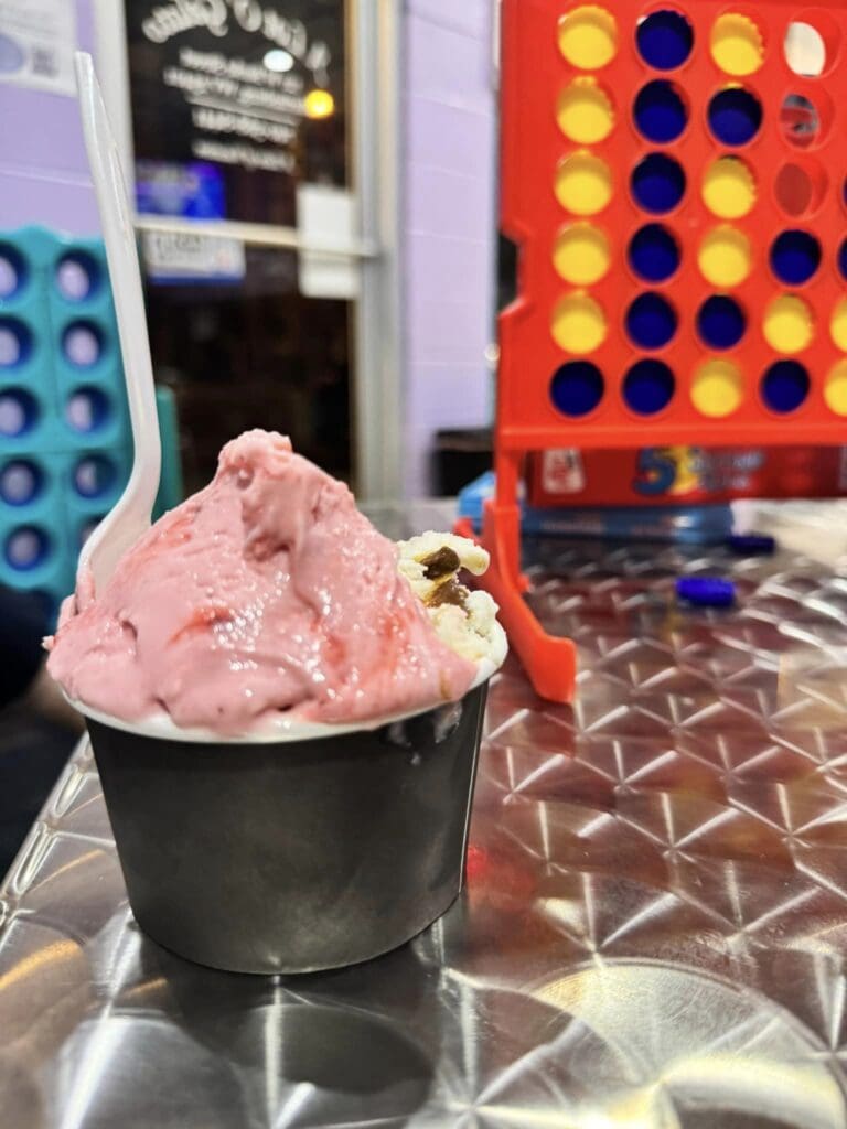 strawberry gelato banana gelato